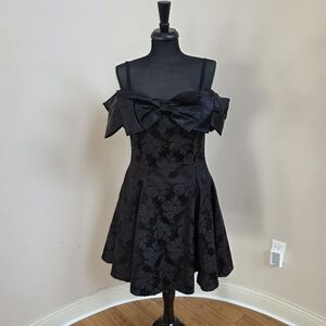 Chic Strapless Black Floral Dress with Bow